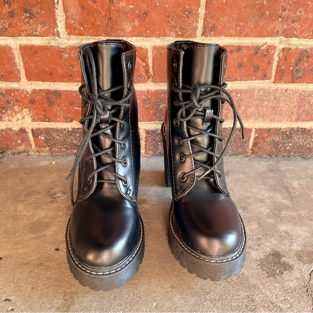 Madden Girl Black Faux Patent Leather Stacked Combat Boots Sz 8 Lace Up Goth - Picture 10 of 13